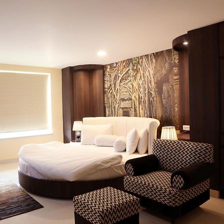 Kingdom Hotel Moga Exterior foto