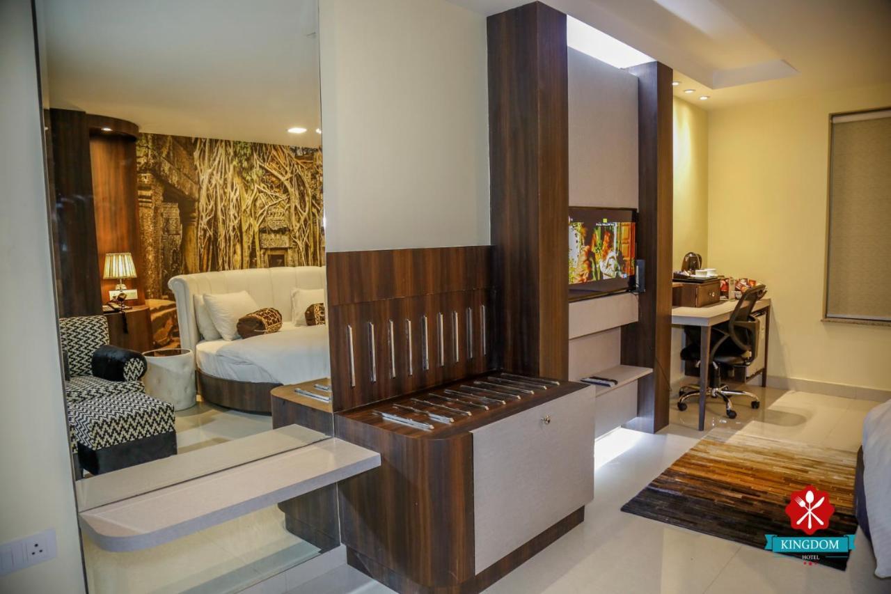 Kingdom Hotel Moga Exterior foto