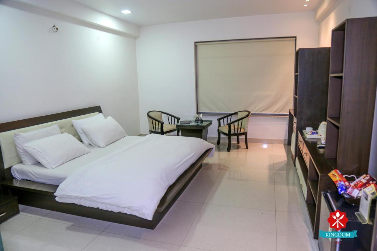 Kingdom Hotel Moga Exterior foto