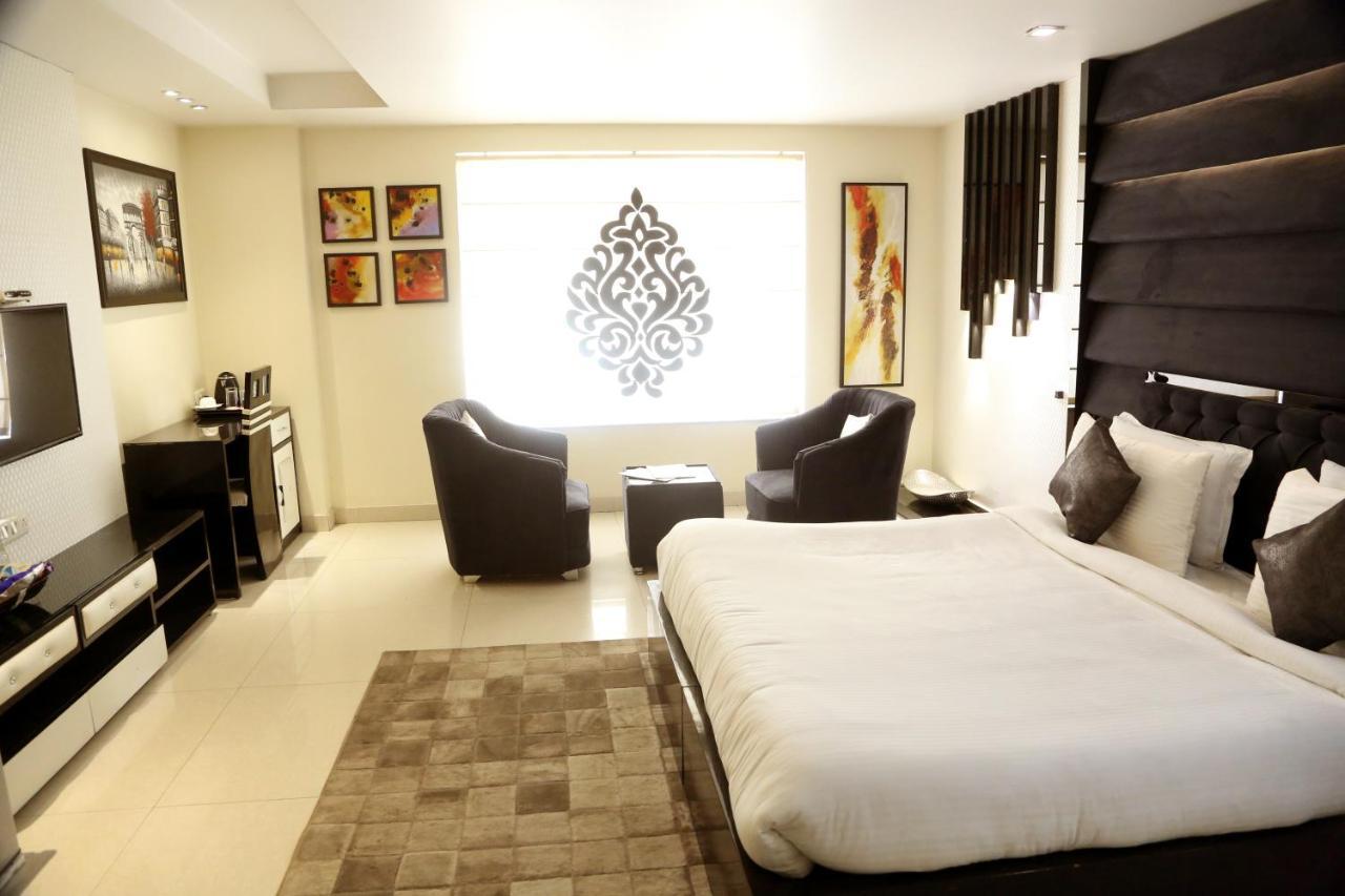 Kingdom Hotel Moga Exterior foto
